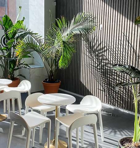 White noise coffee sitting area with coffee table